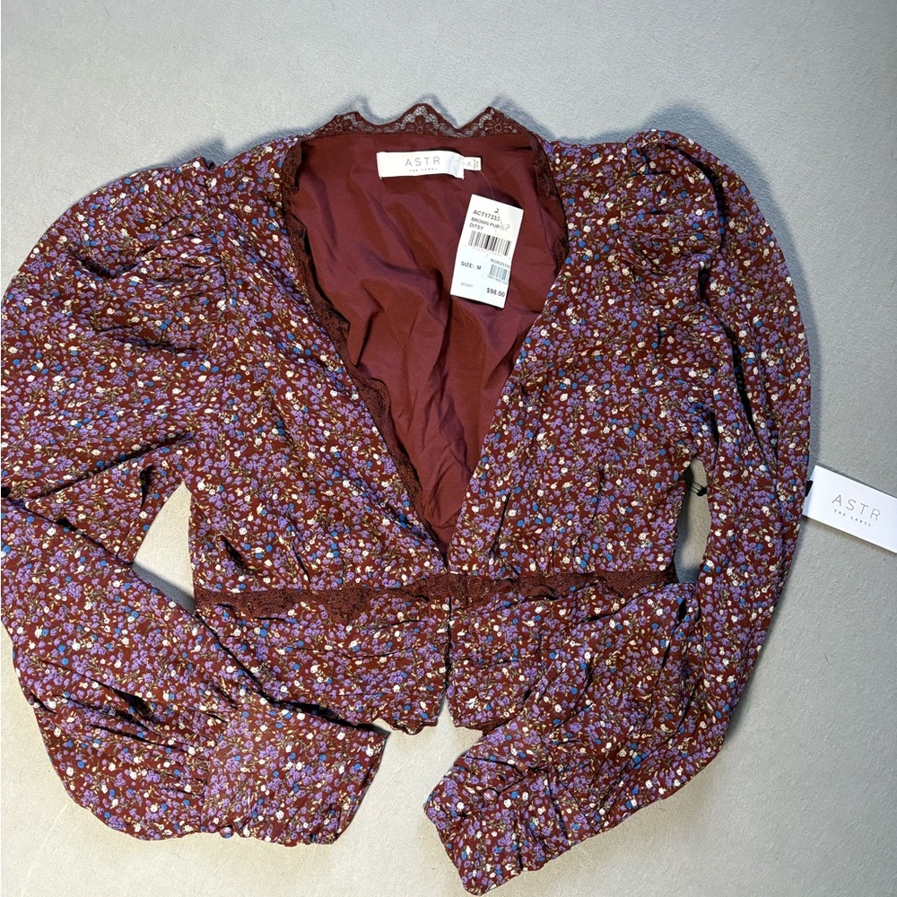 ASTR The Label NWT Brown and Purple Floral Top Size M - Picture 3 of 12
